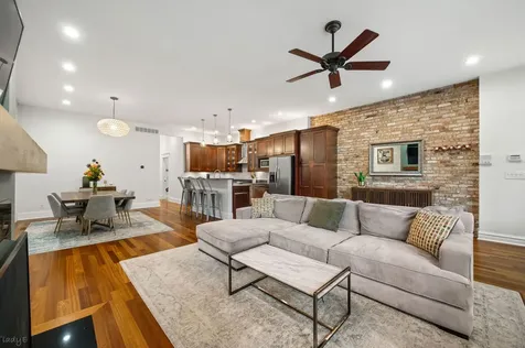 1020 West Roscoe Street Chicago IL 60657
