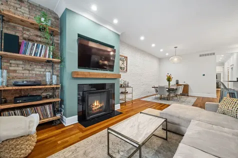 1020 West Roscoe Street Chicago IL 60657