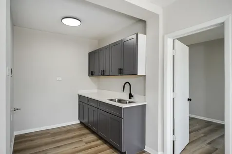 1206 West 83rd Street Chicago IL 60620