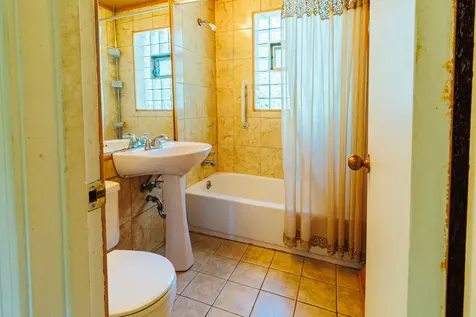 1542 Gardner Road Westchester IL 60154