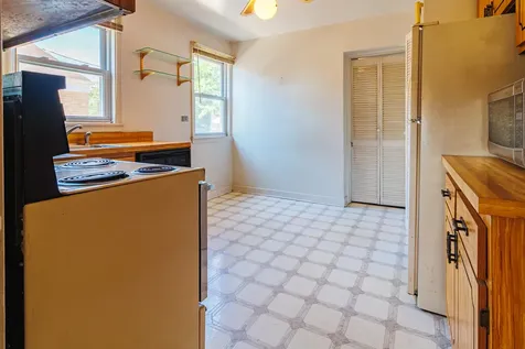 1542 Gardner Road Westchester IL 60154