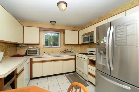 1810 Howe Lane Hanover Park IL 60133