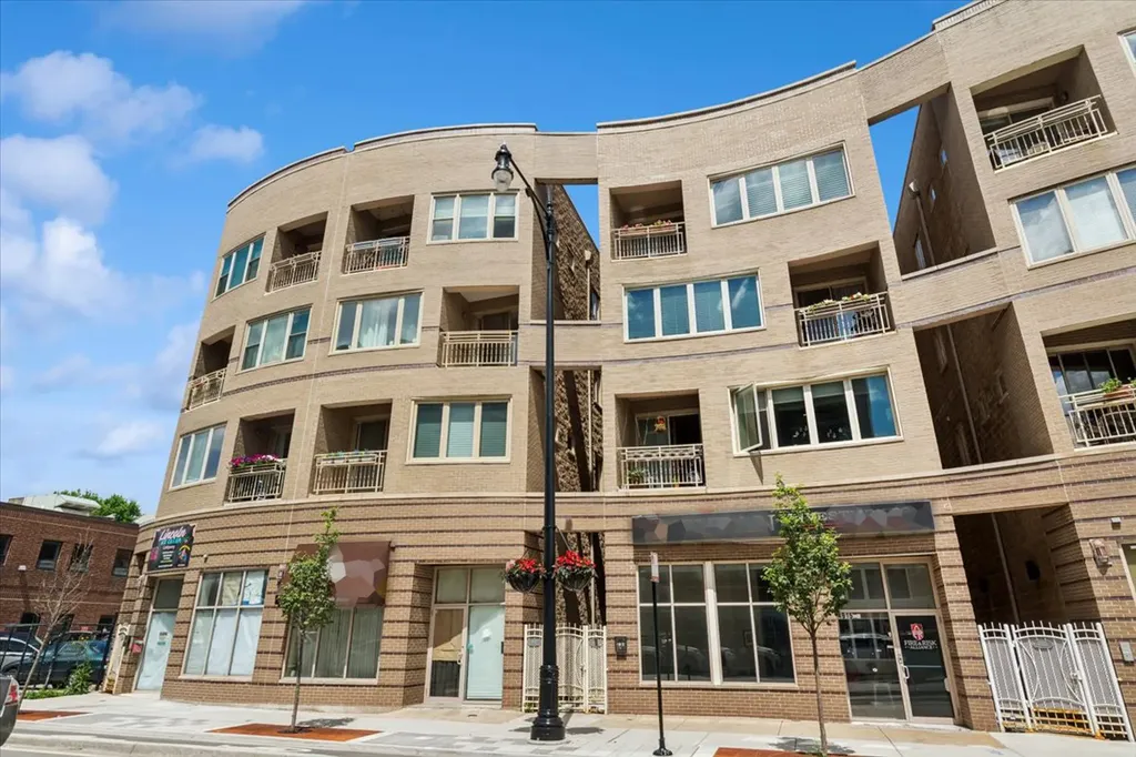 4915 North Lincoln Avenue Chicago IL 60625