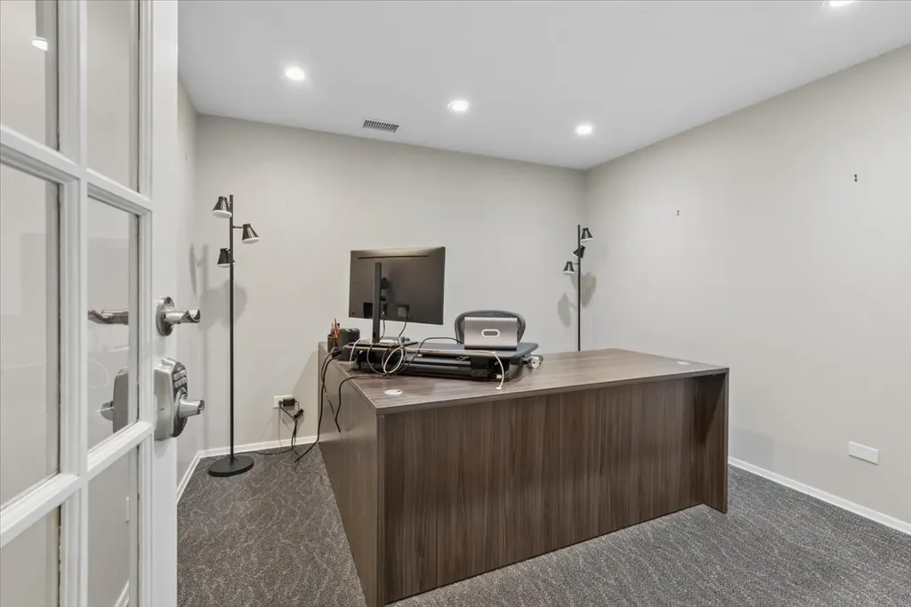 4915 North Lincoln Avenue Chicago IL 60625