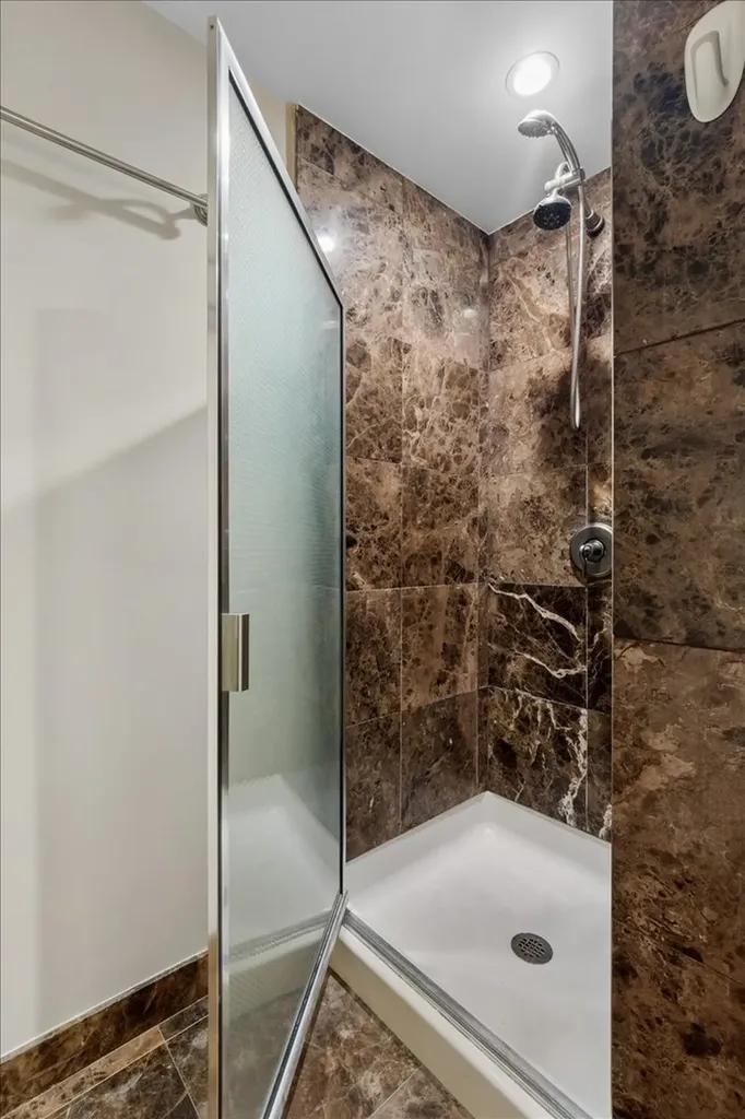 4915 North Lincoln Avenue Chicago IL 60625