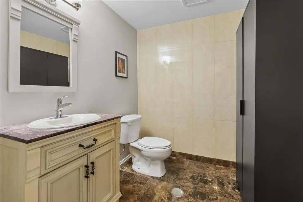 4915 North Lincoln Avenue Chicago IL 60625