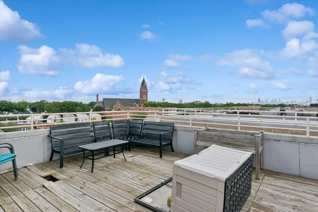 4915 North Lincoln Avenue Chicago IL 60625