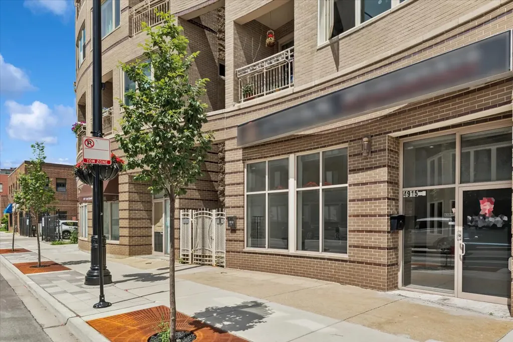 4915 North Lincoln Avenue Chicago IL 60625