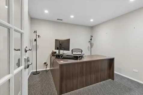 4915 North Lincoln Avenue Chicago IL 60625