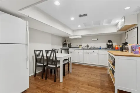 4915 North Lincoln Avenue Chicago IL 60625