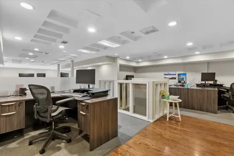 4915 North Lincoln Avenue Chicago IL 60625