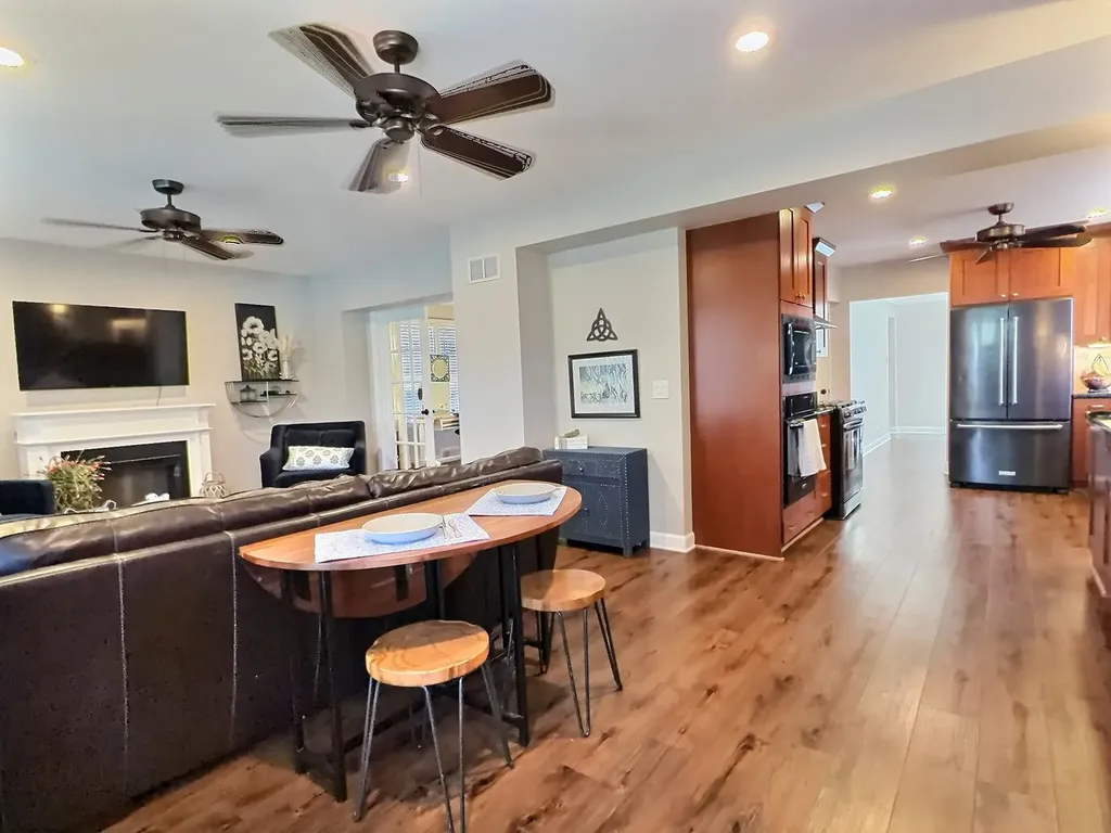 10711 South Artesian Avenue Chicago IL 60655