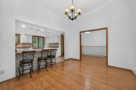 1006 North White Pine Drive Dixon IL 61021