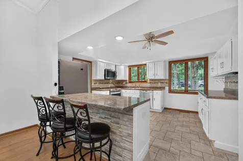 1006 North White Pine Drive Dixon IL 61021