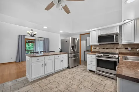 1006 North White Pine Drive Dixon IL 61021