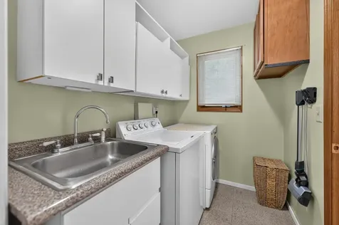 1006 North White Pine Drive Dixon IL 61021