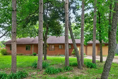 1006 North White Pine Drive Dixon IL 61021