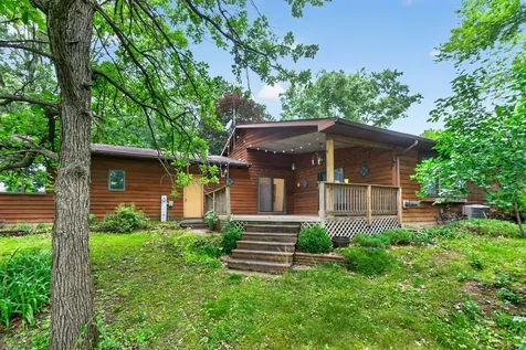 1006 North White Pine Drive Dixon IL 61021