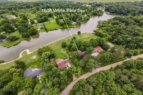 1006 North White Pine Drive Dixon IL 61021