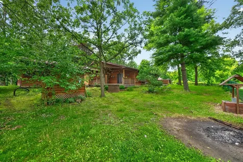 1006 North White Pine Drive Dixon IL 61021