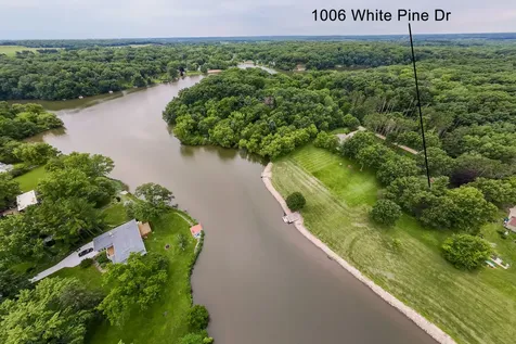 1006 North White Pine Drive Dixon IL 61021