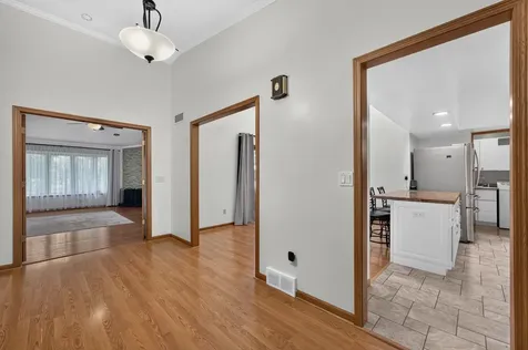 1006 North White Pine Drive Dixon IL 61021