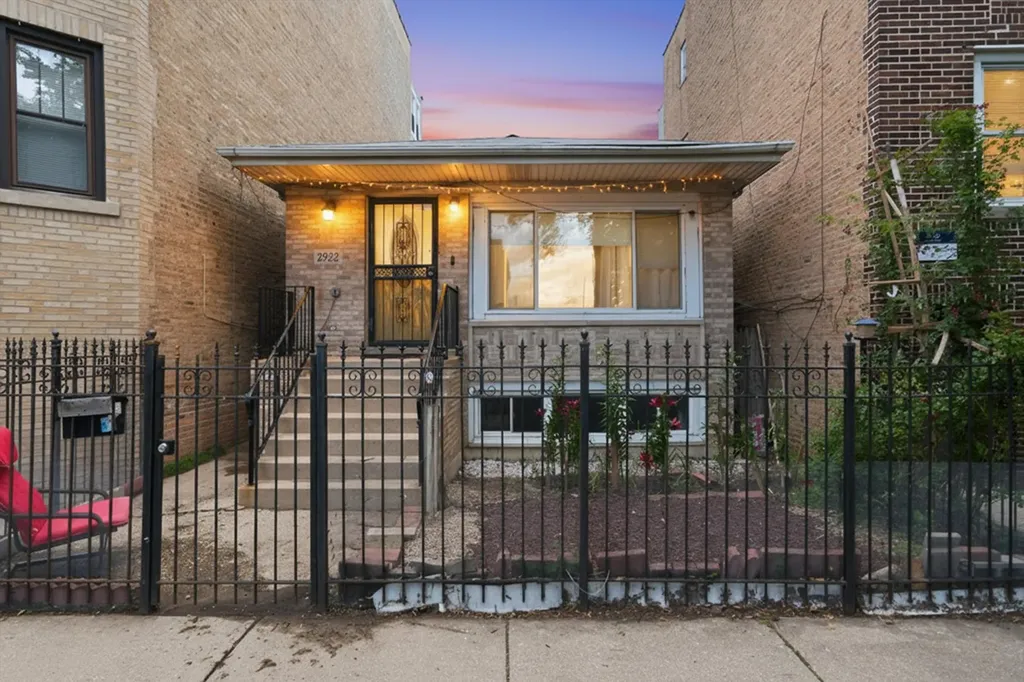 2922 West Nelson Street Chicago IL 60618