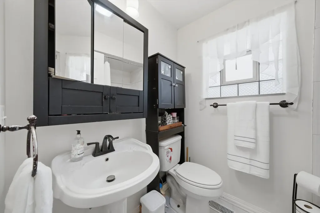 2922 West Nelson Street Chicago IL 60618