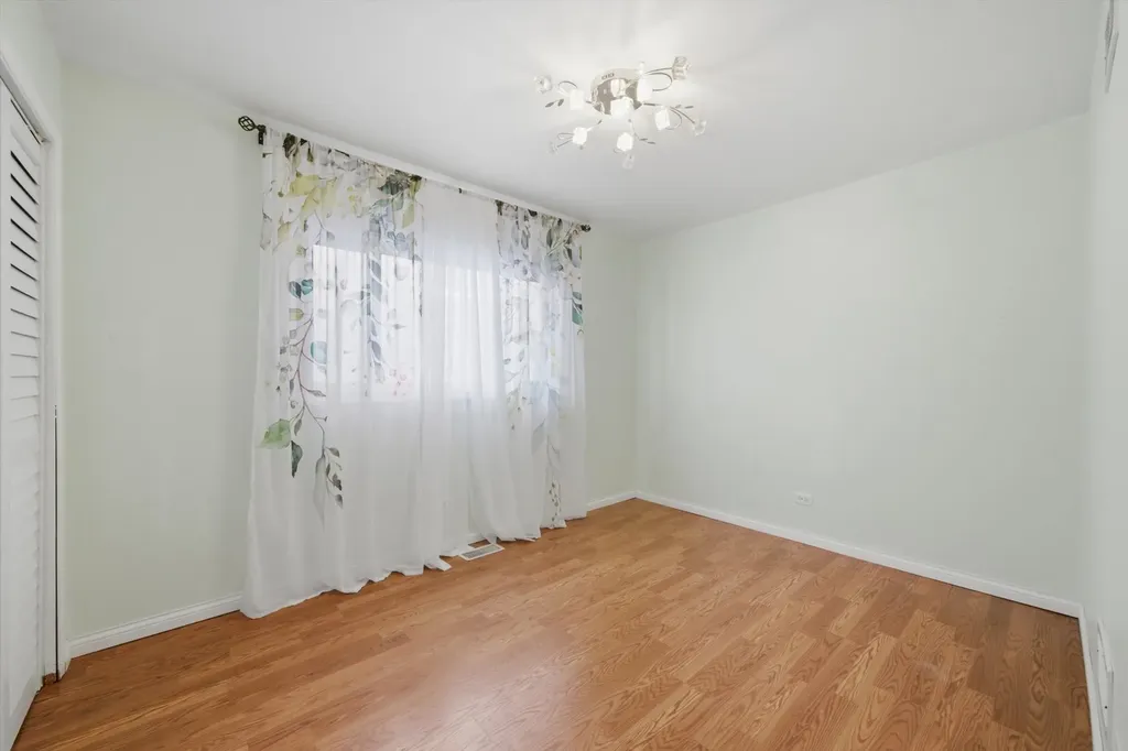 2922 West Nelson Street Chicago IL 60618