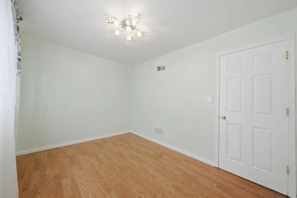 2922 West Nelson Street Chicago IL 60618