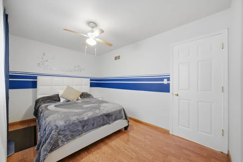 2922 West Nelson Street Chicago IL 60618