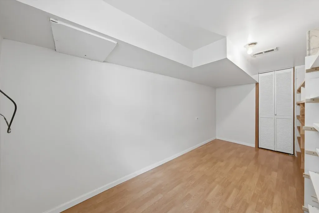 2922 West Nelson Street Chicago IL 60618