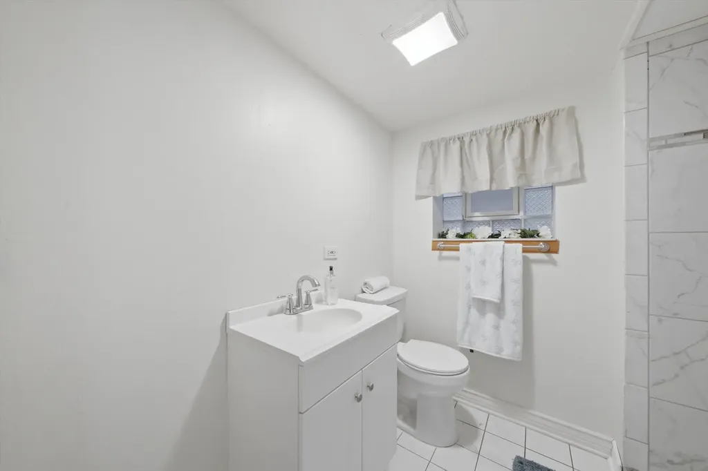 2922 West Nelson Street Chicago IL 60618