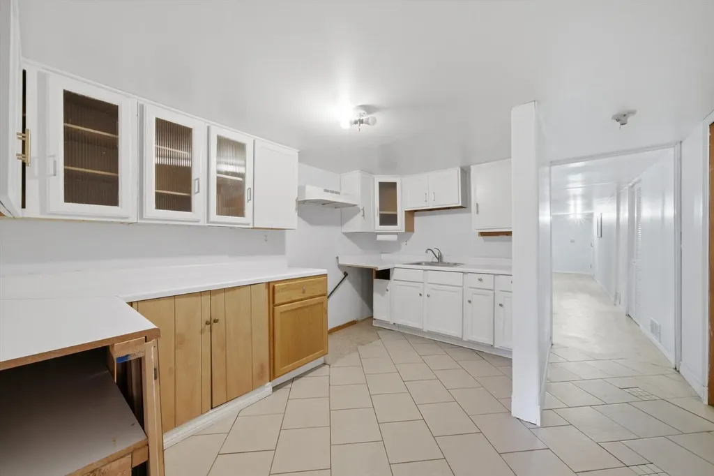 2922 West Nelson Street Chicago IL 60618
