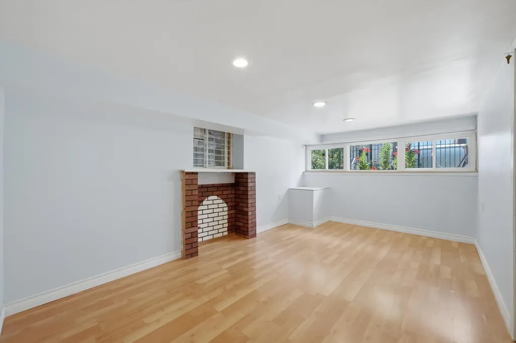 2922 West Nelson Street Chicago IL 60618