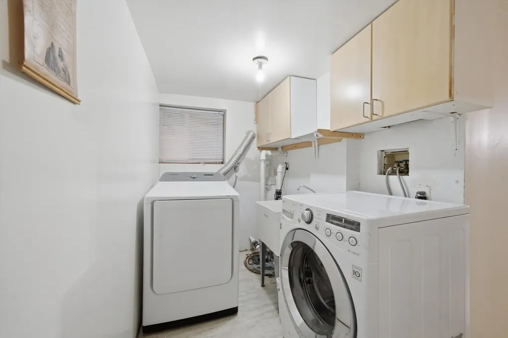 2922 West Nelson Street Chicago IL 60618
