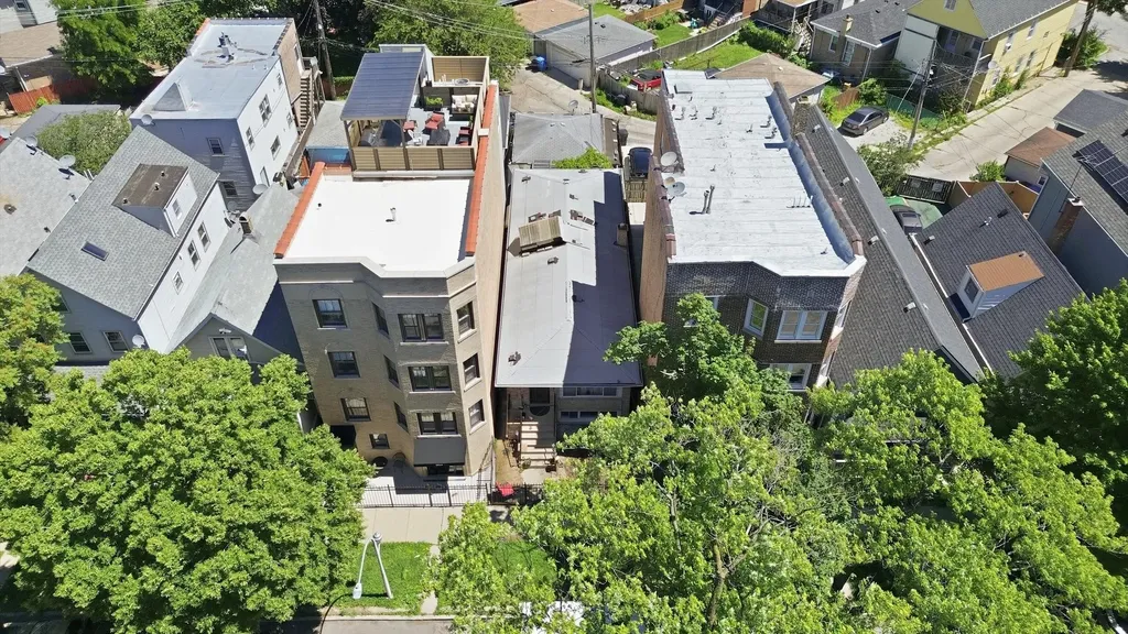 2922 West Nelson Street Chicago IL 60618