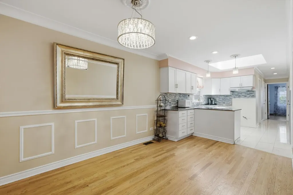 2922 West Nelson Street Chicago IL 60618