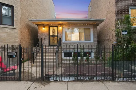 2922 West Nelson Street Chicago IL 60618