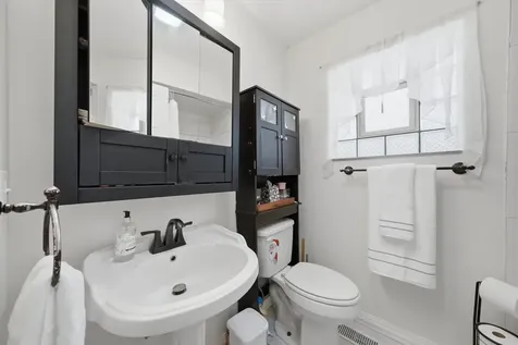 2922 West Nelson Street Chicago IL 60618
