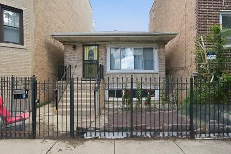 2922 West Nelson Street Chicago IL 60618