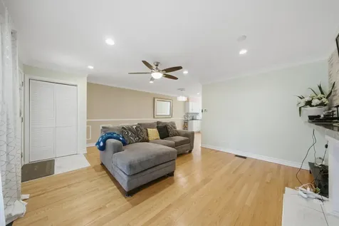 2922 West Nelson Street Chicago IL 60618