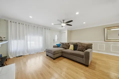 2922 West Nelson Street Chicago IL 60618