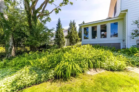 1110 Furlong Drive Libertyville IL 60048
