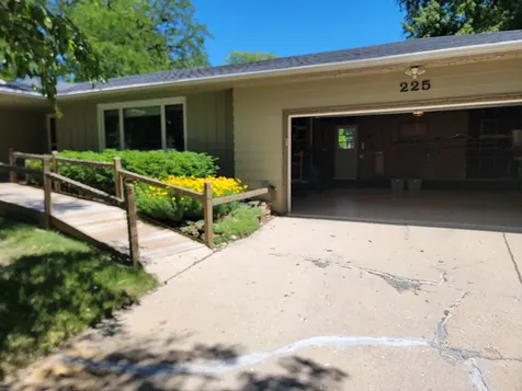 225 Park Crest Drive Freeport IL 61032