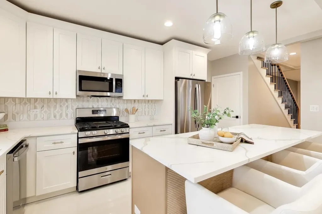 4065 North Meade Avenue Chicago IL 60634