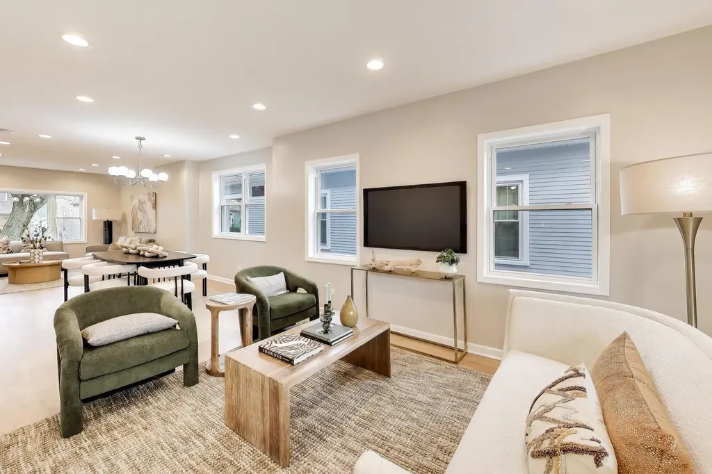 4065 North Meade Avenue Chicago IL 60634