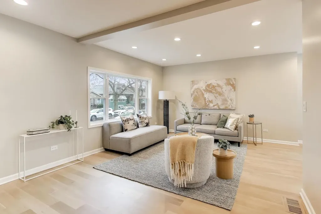 4065 North Meade Avenue Chicago IL 60634