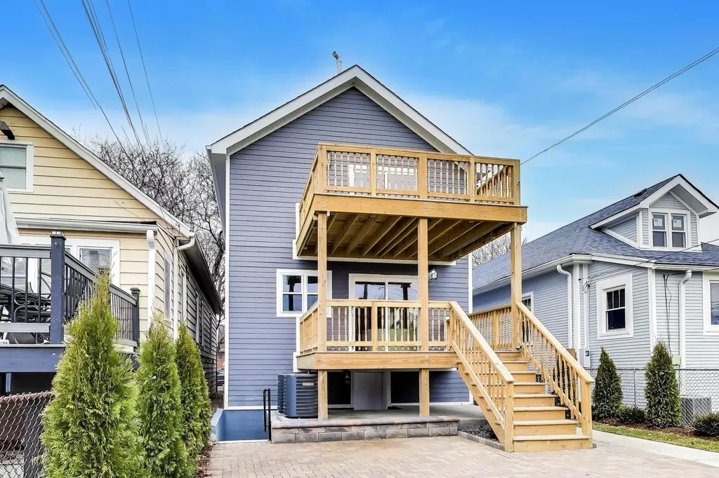 4065 North Meade Avenue Chicago IL 60634