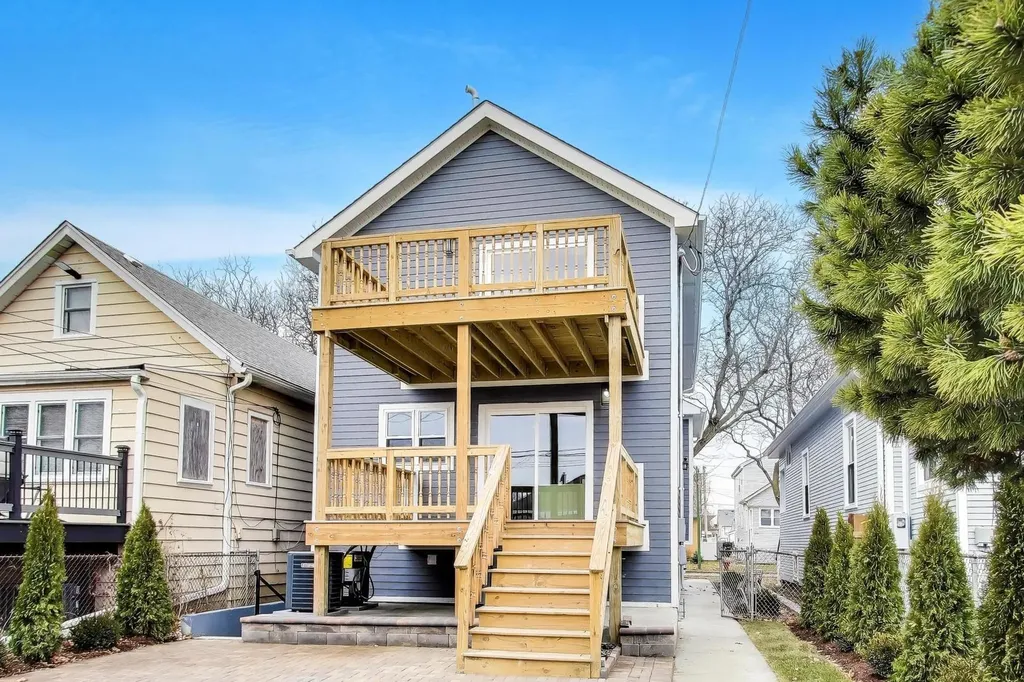 4065 North Meade Avenue Chicago IL 60634